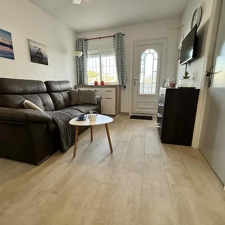 Apartament Torrevieja Апартаменты *